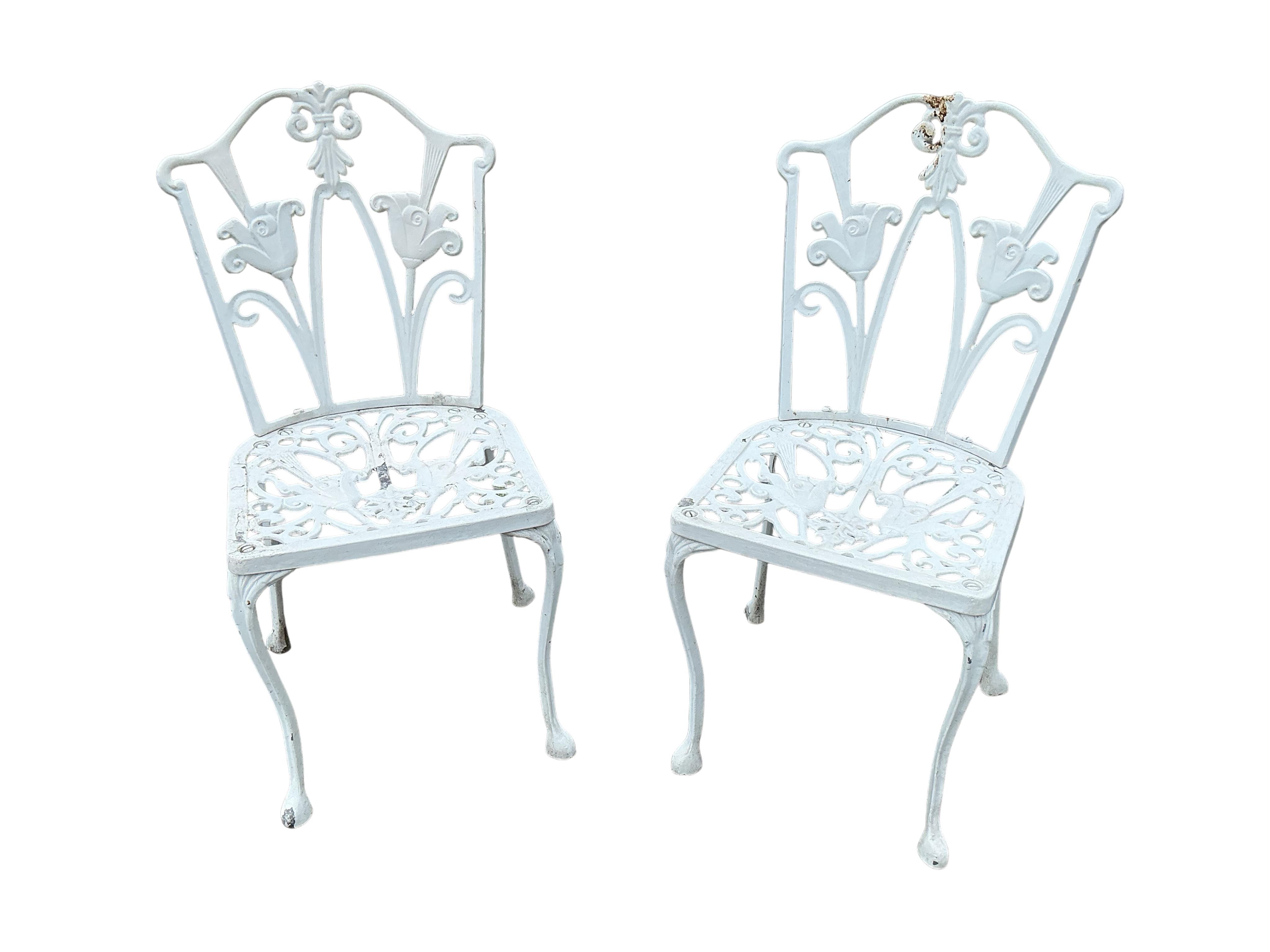 A Victorian style circular aluminium garden table, diameter 89cm, height 70cm and six chairs
